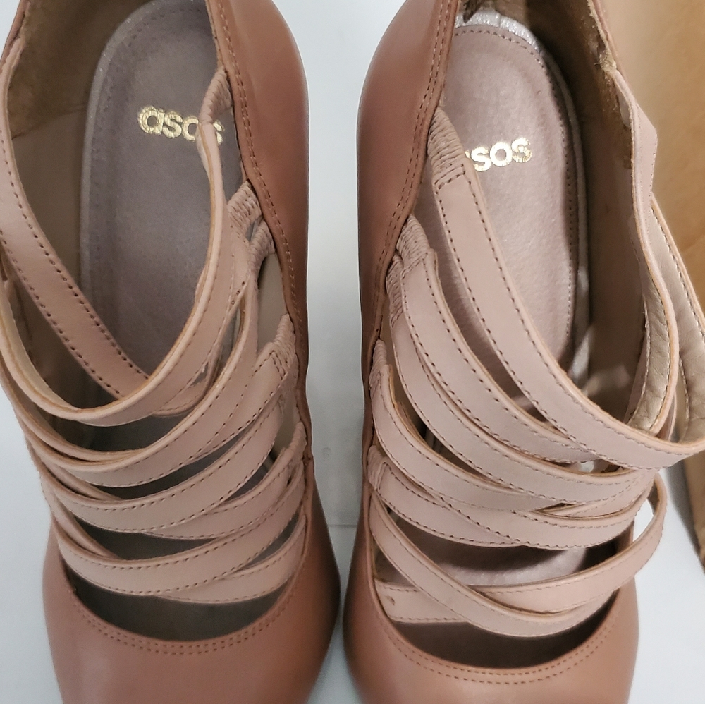 Shoes - Picture 2 of 4